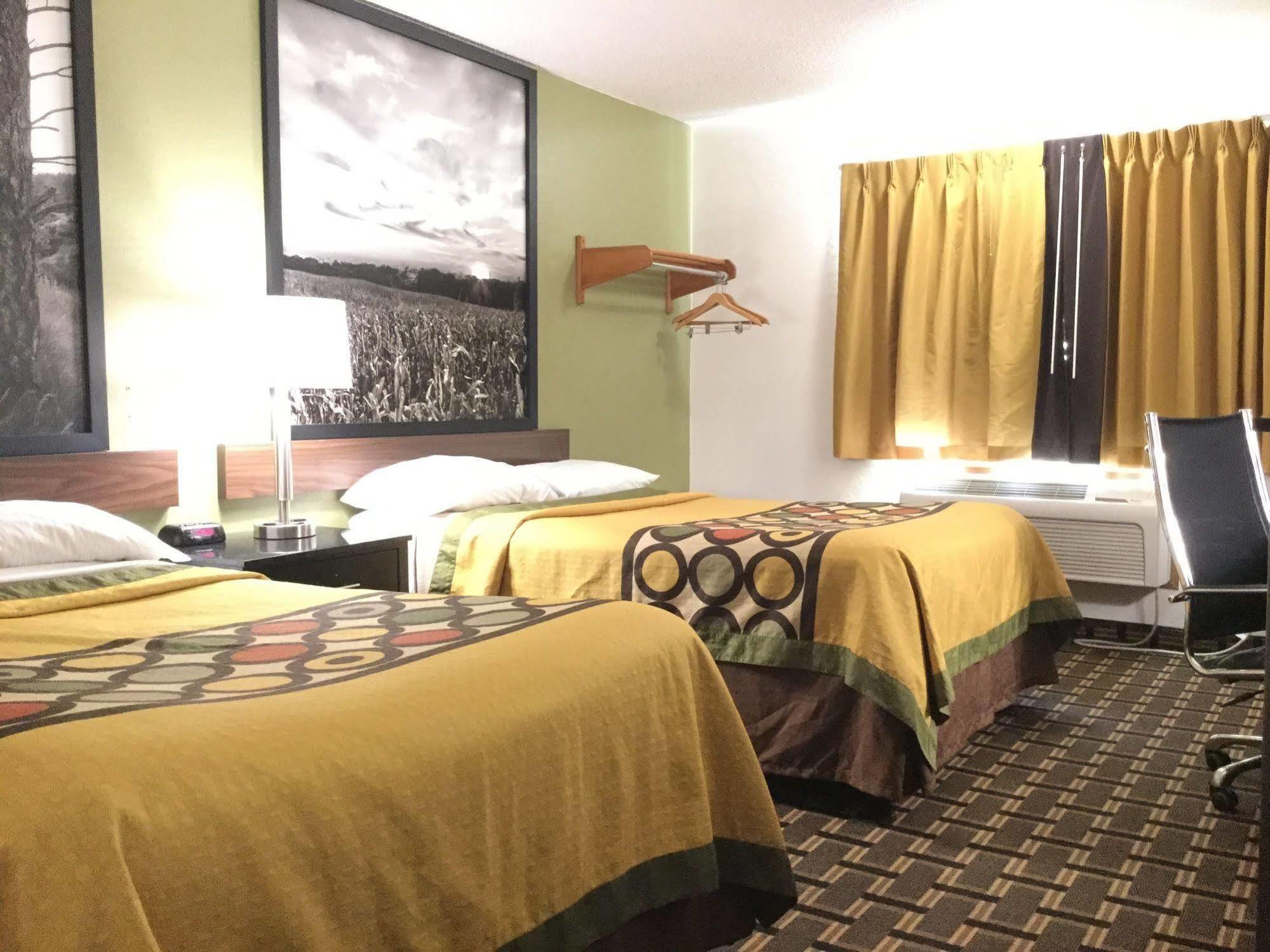 Super 8 By Wyndham Wayne Otel Dış mekan fotoğraf