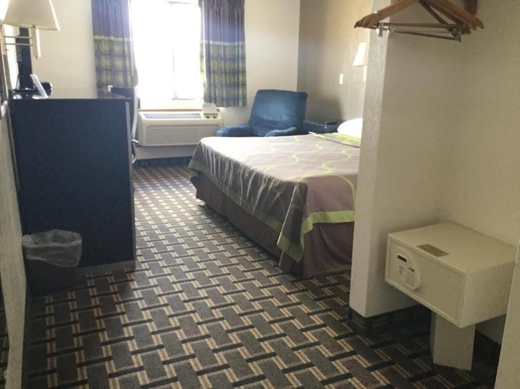 Super 8 By Wyndham Wayne Otel Dış mekan fotoğraf