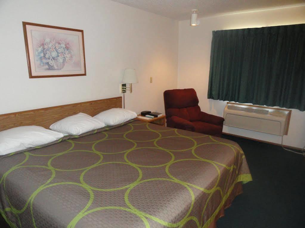 Super 8 By Wyndham Wayne Otel Dış mekan fotoğraf